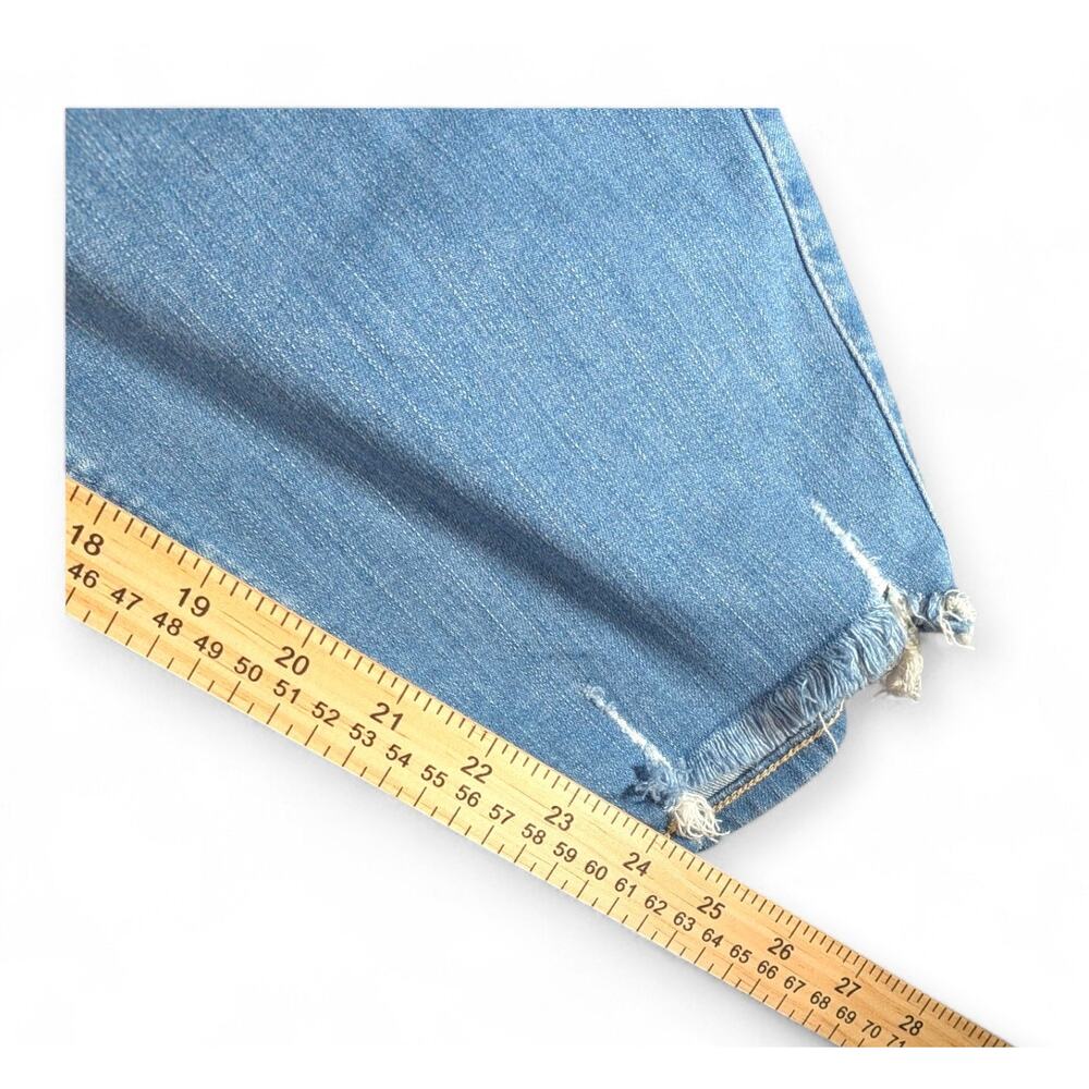 Torrid Bombshell Skinny Jeans 28R NWT Button Fly Light Wash Distressed Plus Size - Picture 8 of 9
